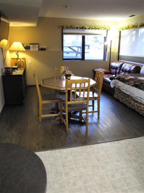 Bear Country Inn And Suites Mountain View Exteriör bild